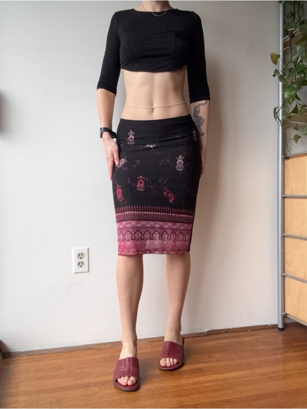 Y2K Black & Pink Patterned Midi Pencil Skirt - made in the USA - size S